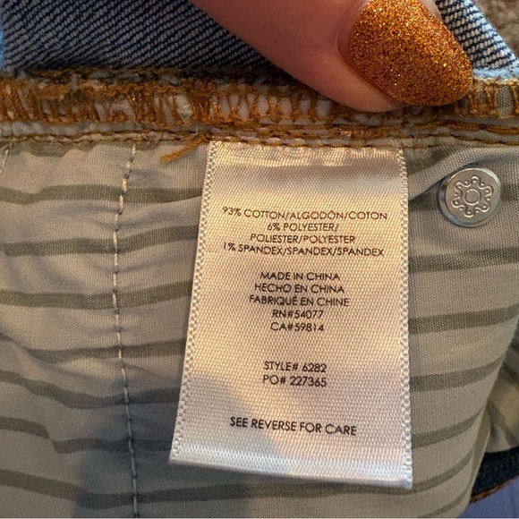 Cabi Palm Beach Crop Jeans Light Wash Size 14 - Picture 9 of 10